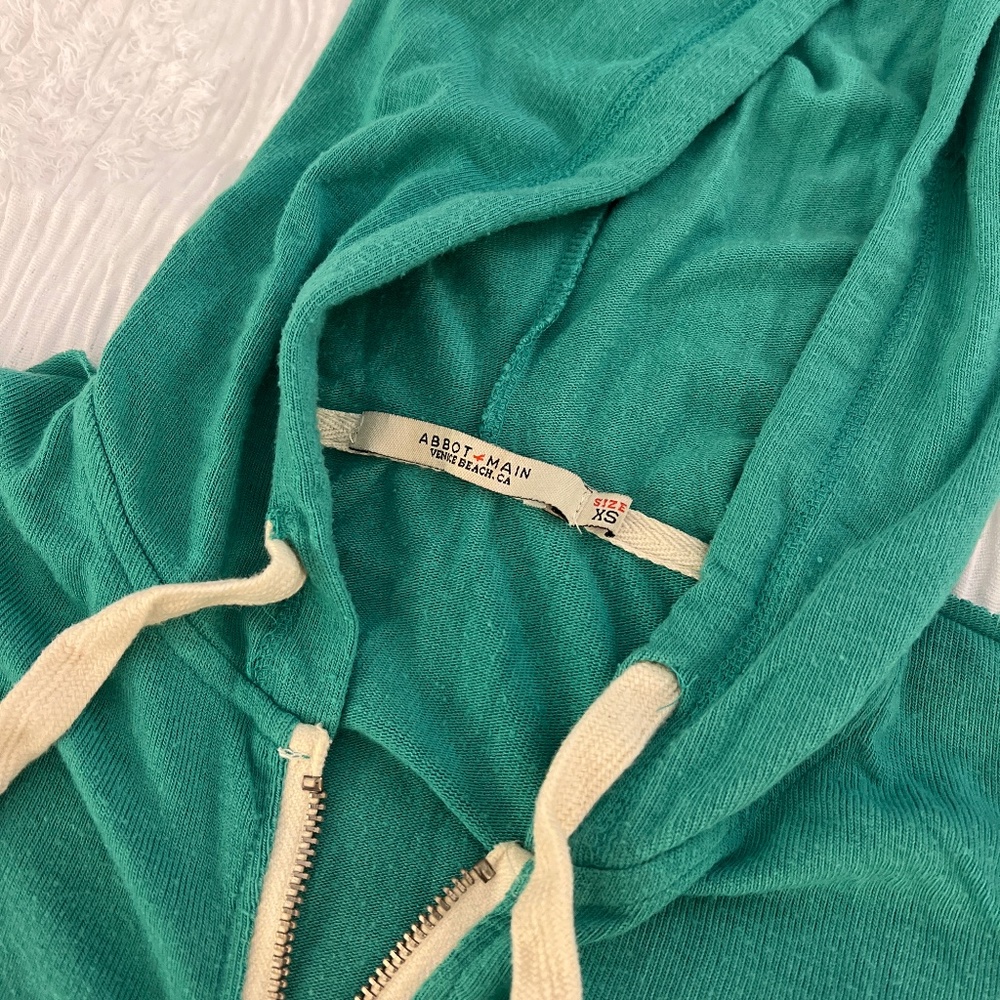 Abbot Main hoodie with external hem details and silver zipper